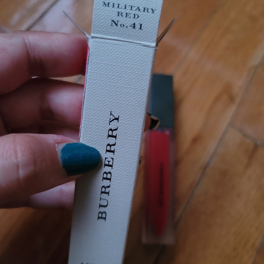 NWT BurberryLiquid Lip VelvetNo. 41 Military Red - Picture 3 of 8